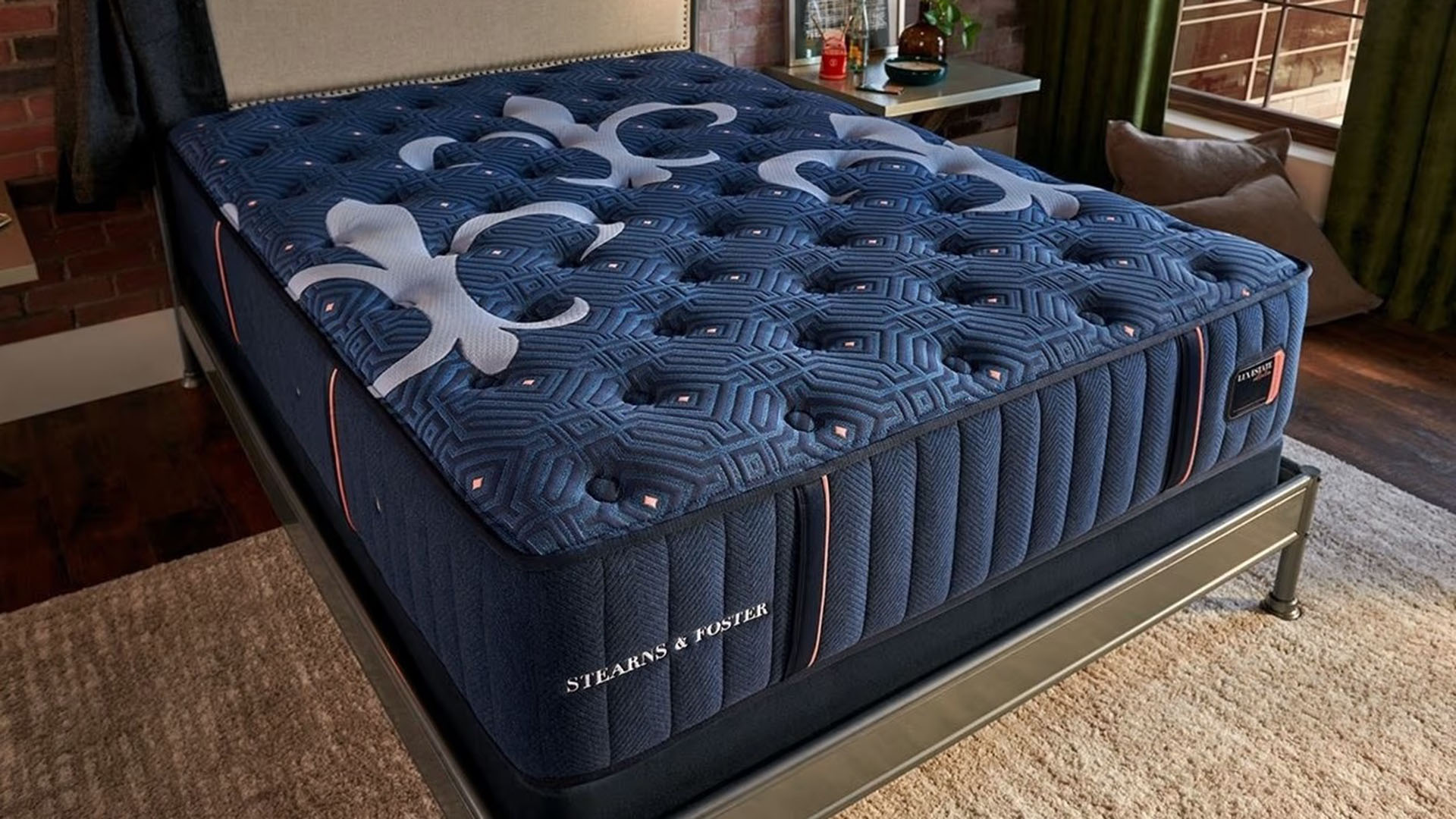 Stearns & Foster's mattresses in Apopka, FL offer unbeatable prices and luxurious materials.